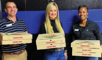 image of volunteers delivering pizza
