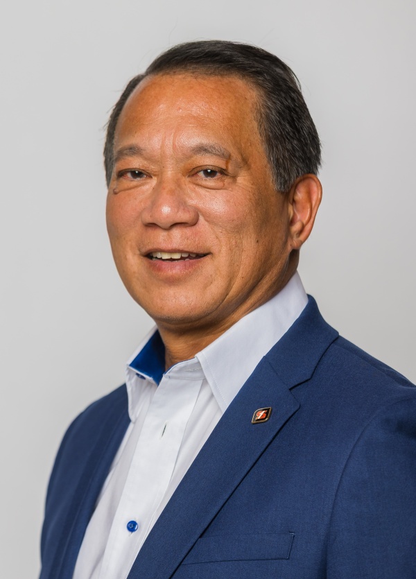 Headshot of Derek Lee